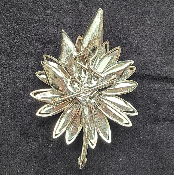 Vintage Enamel Flower Brooch With AB Stone - Picture 3 of 5
